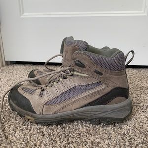 Womens Size 7.5 Vibram Hiking Boots